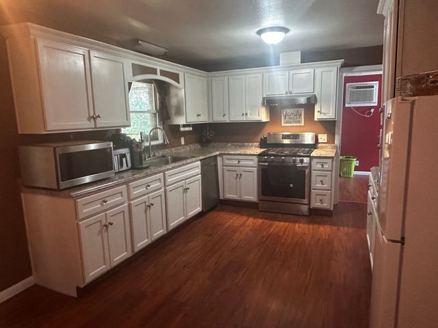 205 Locust Dr, Erin, TN 37061