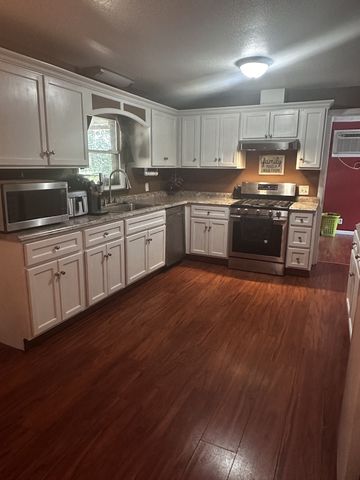 205 Locust Dr, Erin, TN 37061