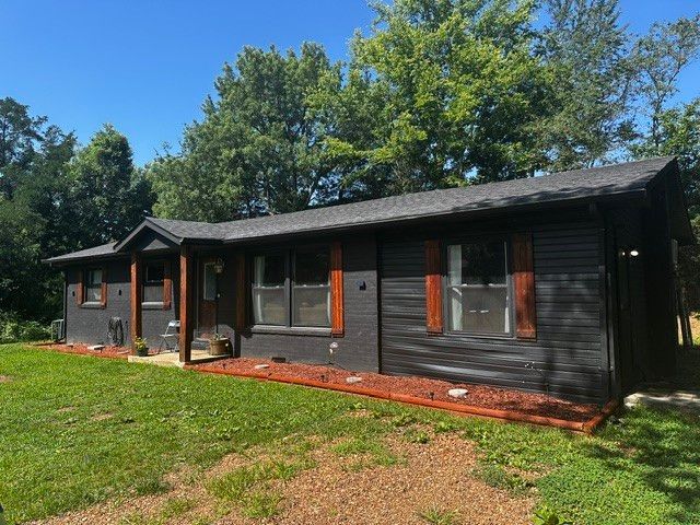 205 Locust Dr, Erin, TN 37061