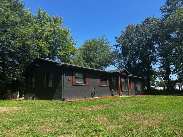 205 Locust Dr, Erin, TN 37061