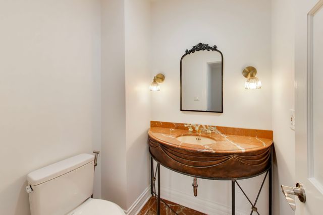 1727 W Henderson Street, Chicago, IL 60657