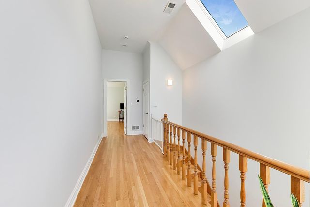 1727 W Henderson Street, Chicago, IL 60657