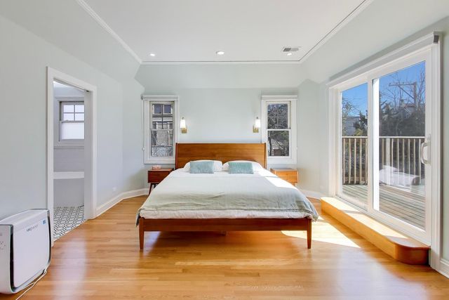 1727 W Henderson Street, Chicago, IL 60657