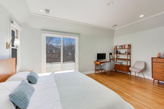 1727 W Henderson Street, Chicago, IL 60657