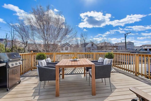 1727 W Henderson Street, Chicago, IL 60657