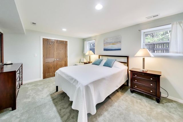 1727 W Henderson Street, Chicago, IL 60657