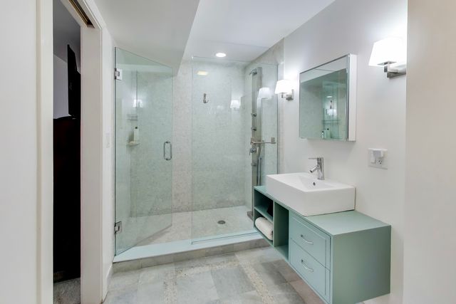 1727 W Henderson Street, Chicago, IL 60657