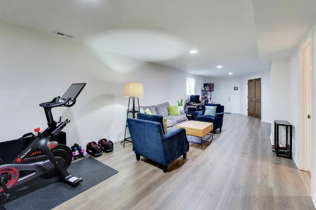 1727 W Henderson Street, Chicago, IL 60657