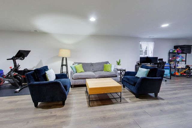 1727 W Henderson Street, Chicago, IL 60657