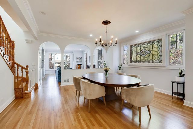 1727 W Henderson Street, Chicago, IL 60657