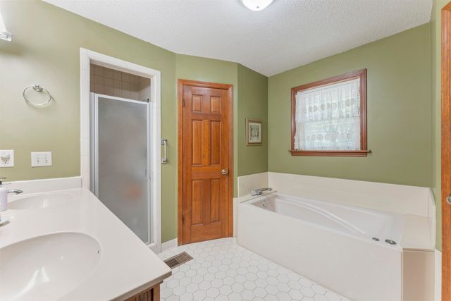 8760 OLD BROWNSVILLE RD, Bartlett, TN 38002