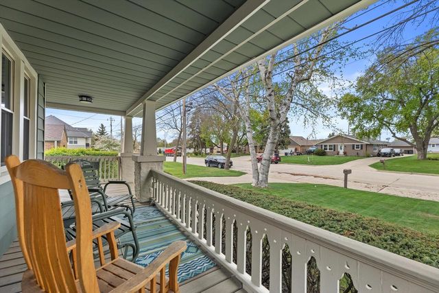 9015 W Cold Spring ROAD, Greenfield, WI 53228