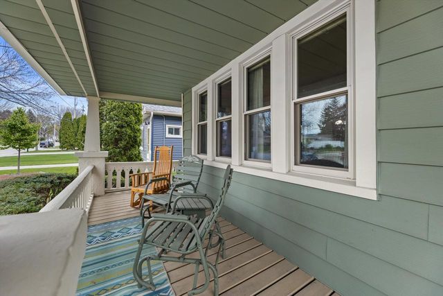 9015 W Cold Spring ROAD, Greenfield, WI 53228