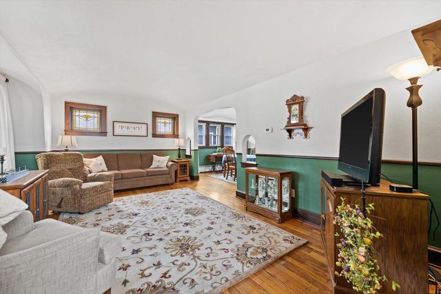 9015 W Cold Spring ROAD, Greenfield, WI 53228