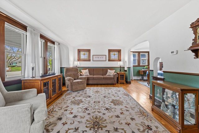 9015 W Cold Spring ROAD, Greenfield, WI 53228