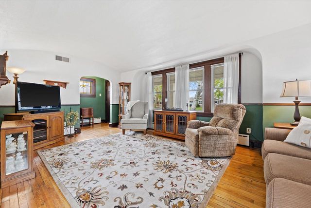 9015 W Cold Spring ROAD, Greenfield, WI 53228