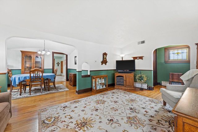 9015 W Cold Spring ROAD, Greenfield, WI 53228