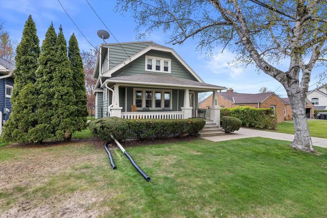 9015 W Cold Spring ROAD, Greenfield, WI 53228