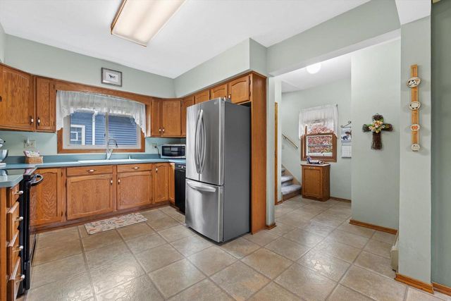 9015 W Cold Spring ROAD, Greenfield, WI 53228