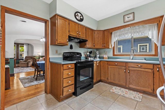 9015 W Cold Spring ROAD, Greenfield, WI 53228