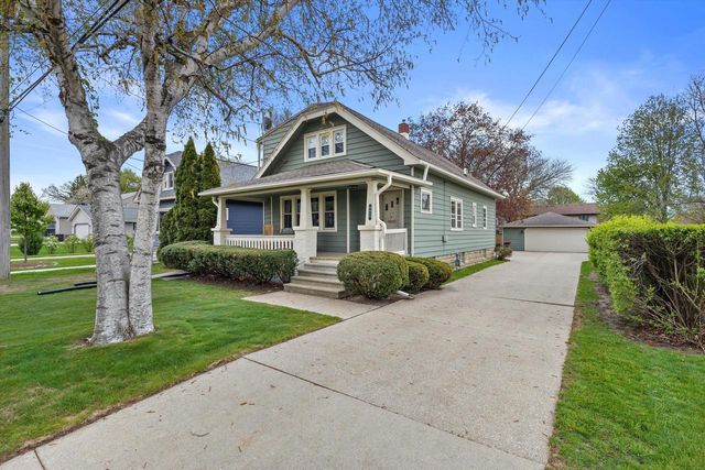 9015 W Cold Spring ROAD, Greenfield, WI 53228