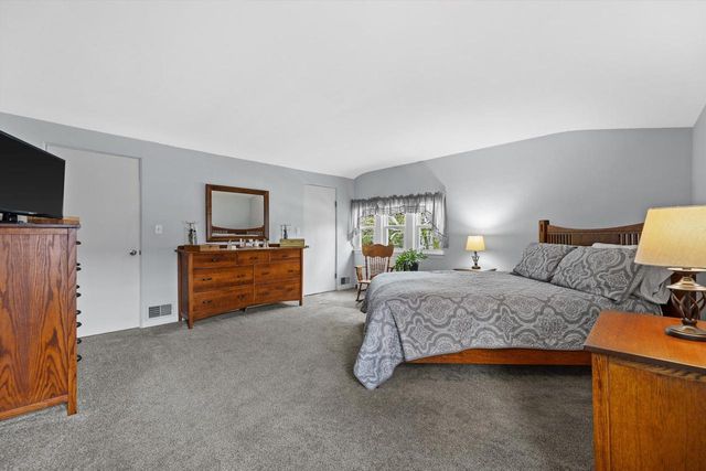 9015 W Cold Spring ROAD, Greenfield, WI 53228