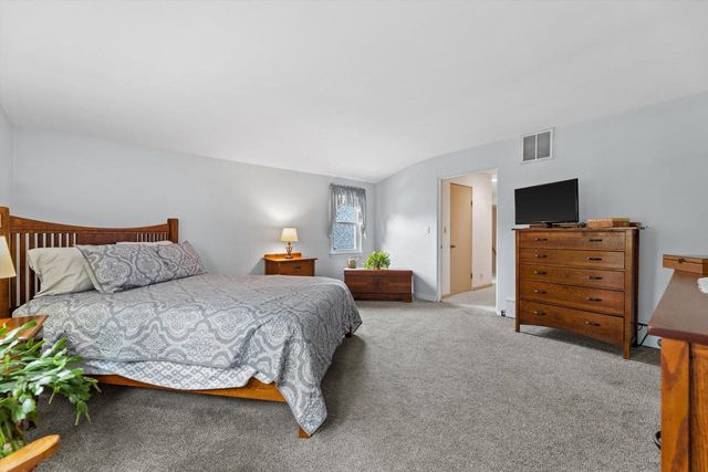 9015 W Cold Spring ROAD, Greenfield, WI 53228