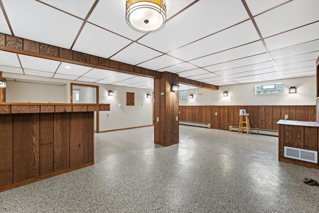 9015 W Cold Spring ROAD, Greenfield, WI 53228