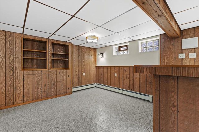 9015 W Cold Spring ROAD, Greenfield, WI 53228