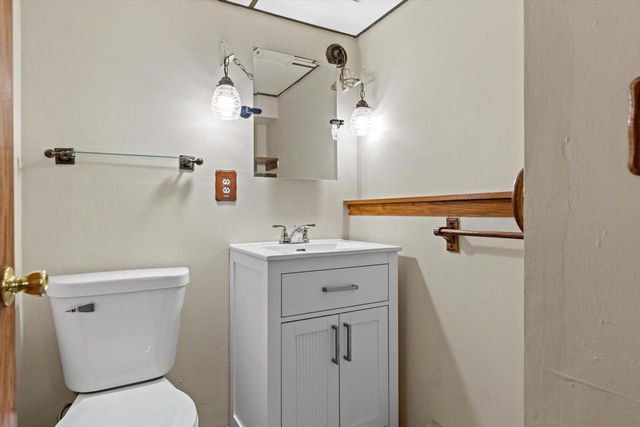 9015 W Cold Spring ROAD, Greenfield, WI 53228