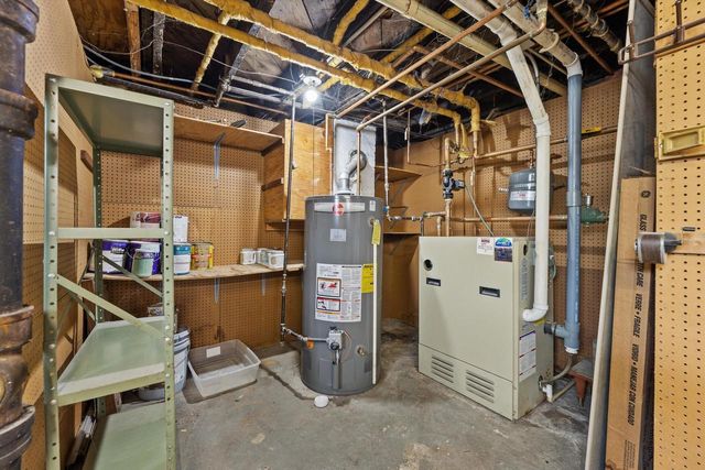 9015 W Cold Spring ROAD, Greenfield, WI 53228