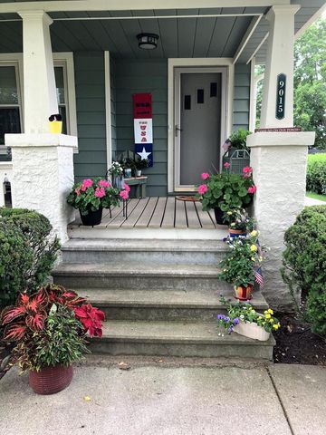 9015 W Cold Spring ROAD, Greenfield, WI 53228