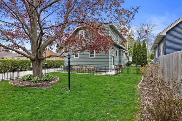 9015 W Cold Spring ROAD, Greenfield, WI 53228