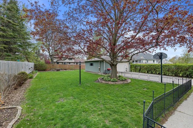 9015 W Cold Spring ROAD, Greenfield, WI 53228