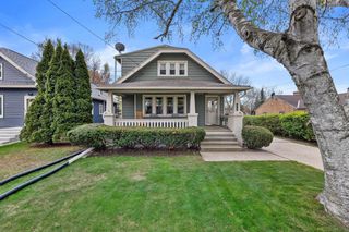 9015 W Cold Spring ROAD, Greenfield, WI 53228