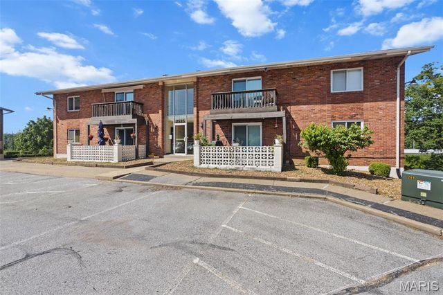 2535 Senator Ct I, Unincorporated, MO 63125