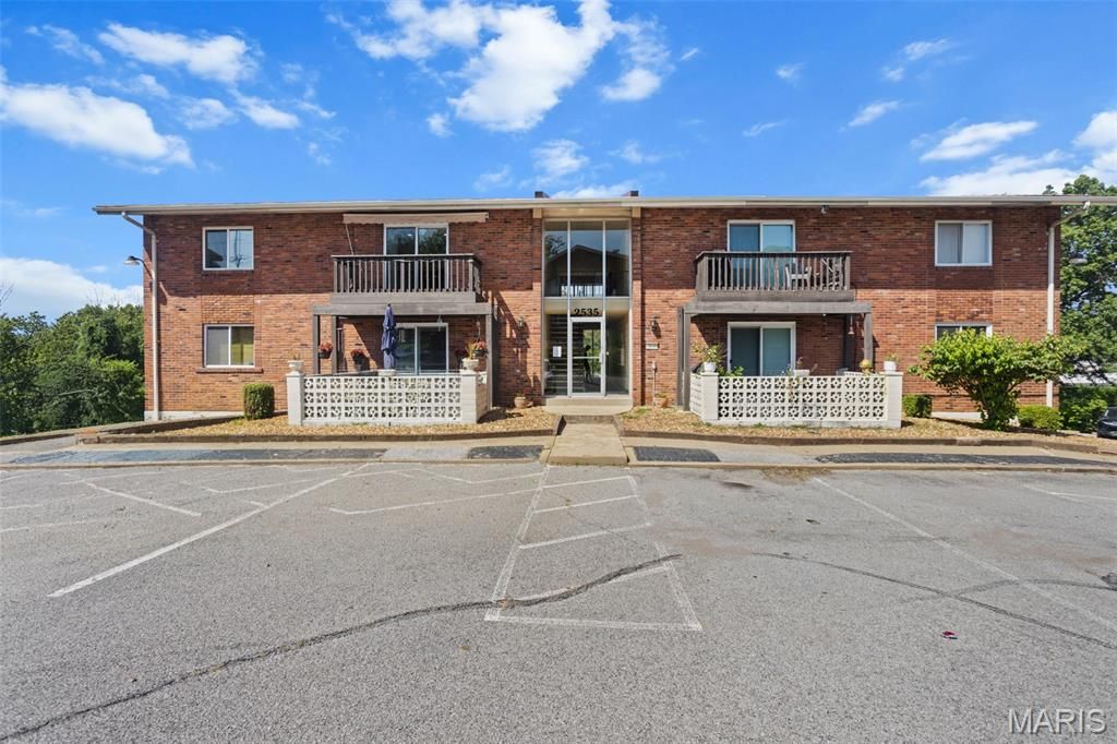 2535 Senator Ct I, Unincorporated, MO 63125