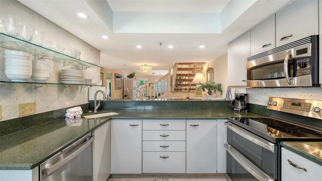 1225 SIESTA BAYSIDE DRIVE 1225B, Sarasota, FL 34242