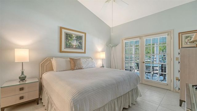 1225 SIESTA BAYSIDE DRIVE 1225B, Sarasota, FL 34242