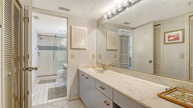 1225 SIESTA BAYSIDE DRIVE 1225B, Sarasota, FL 34242