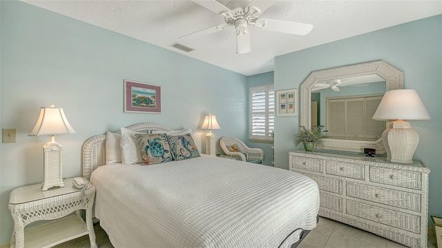 1225 SIESTA BAYSIDE DRIVE 1225B, Sarasota, FL 34242