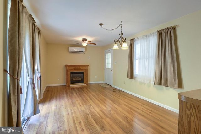 8 GREEN CIR, Camp Hill, PA 17011