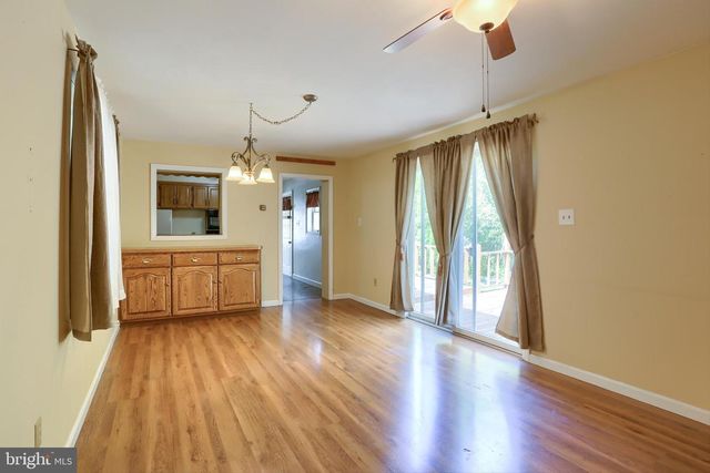 8 GREEN CIR, Camp Hill, PA 17011