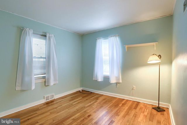 8 GREEN CIR, Camp Hill, PA 17011