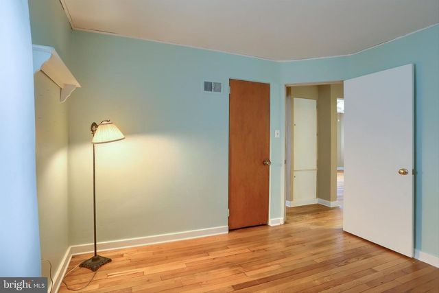 8 GREEN CIR, Camp Hill, PA 17011