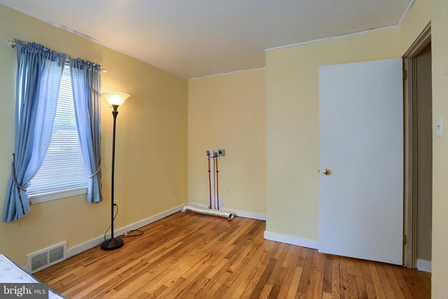 8 GREEN CIR, Camp Hill, PA 17011