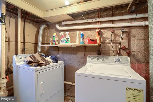 8 GREEN CIR, Camp Hill, PA 17011