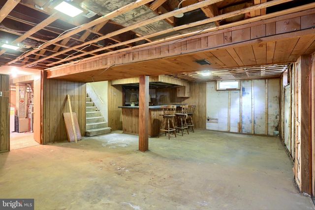 8 GREEN CIR, Camp Hill, PA 17011