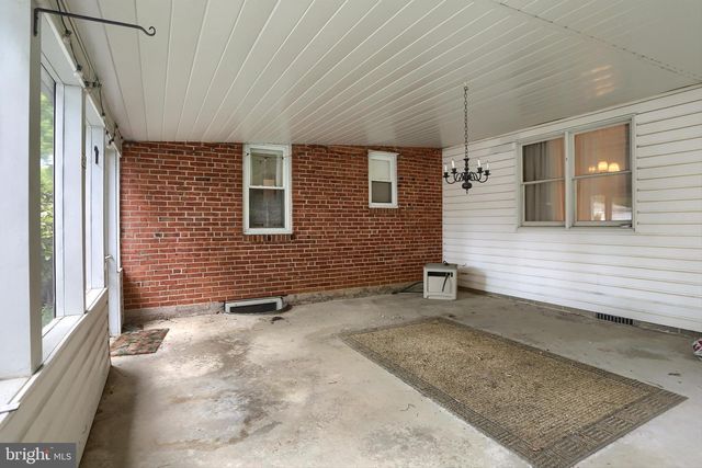 8 GREEN CIR, Camp Hill, PA 17011