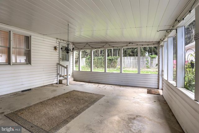 8 GREEN CIR, Camp Hill, PA 17011